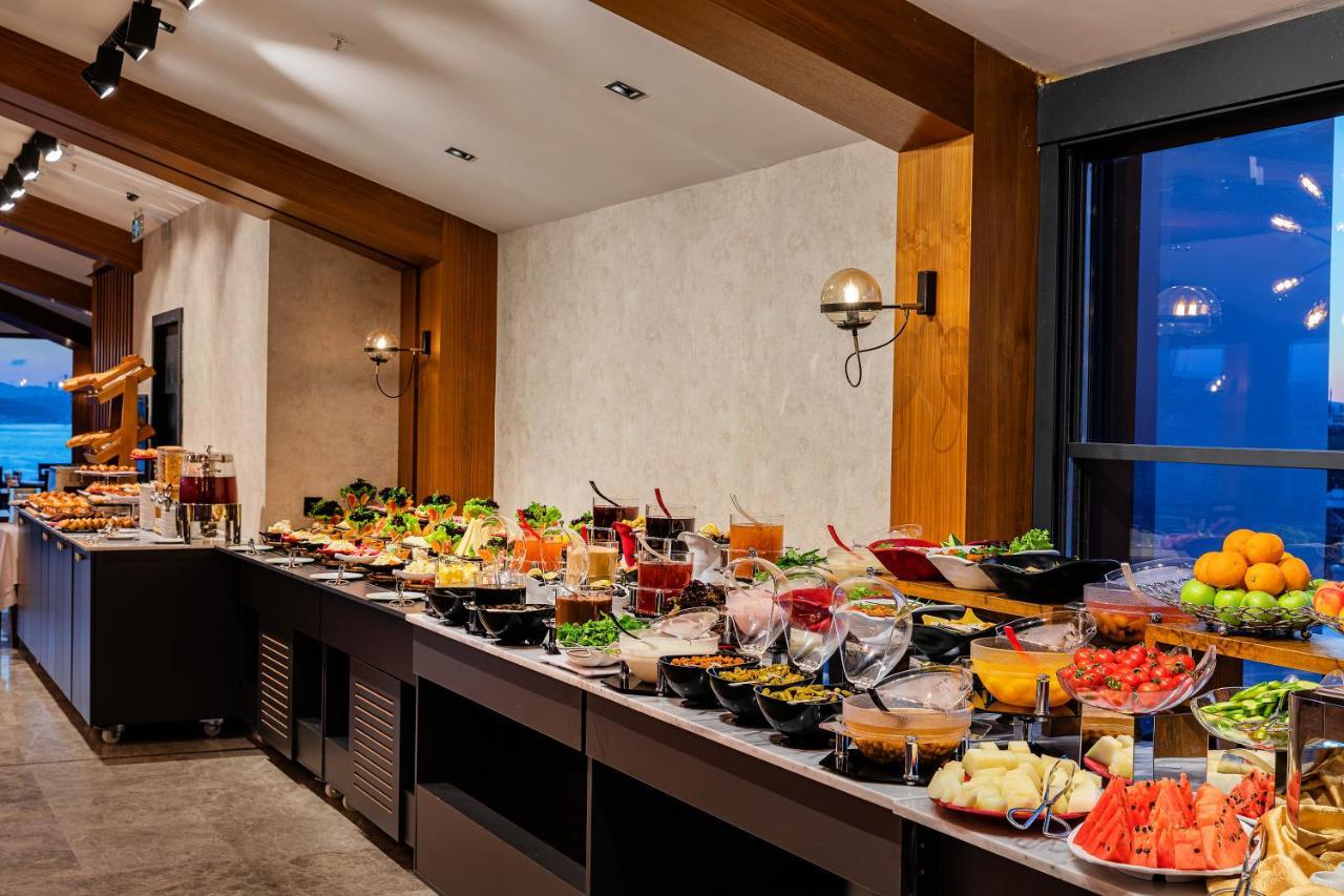 Demiray Hotel Old City Isztambul Kültér fotó A buffet at a hotel