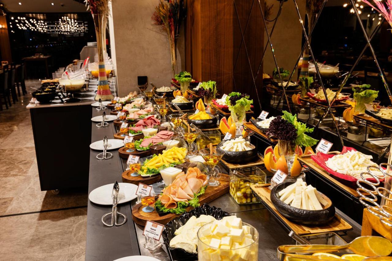 Demiray Hotel Old City Isztambul Kültér fotó A buffet at a restaurant