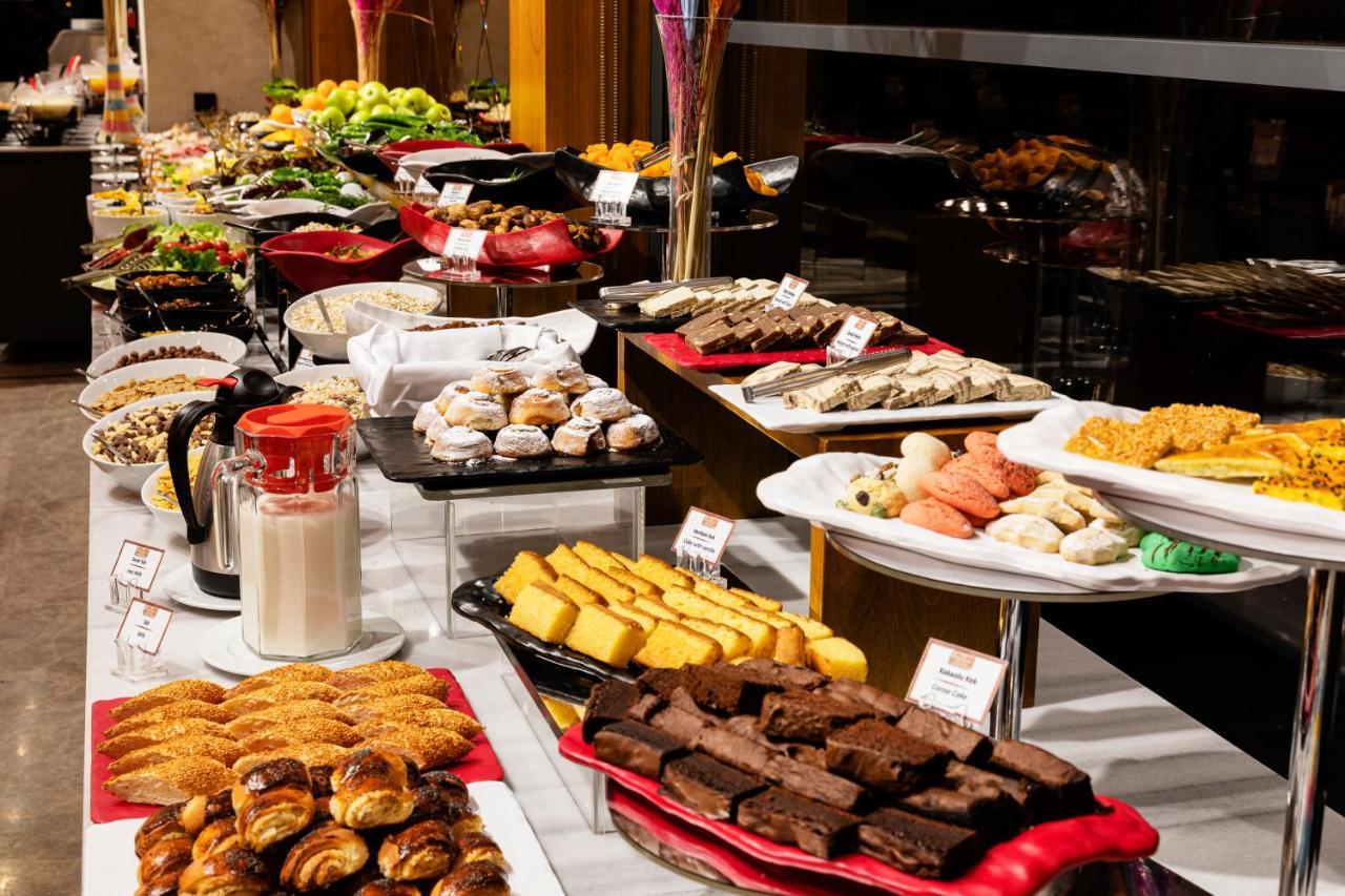 Demiray Hotel Old City Isztambul Kültér fotó A dessert buffet