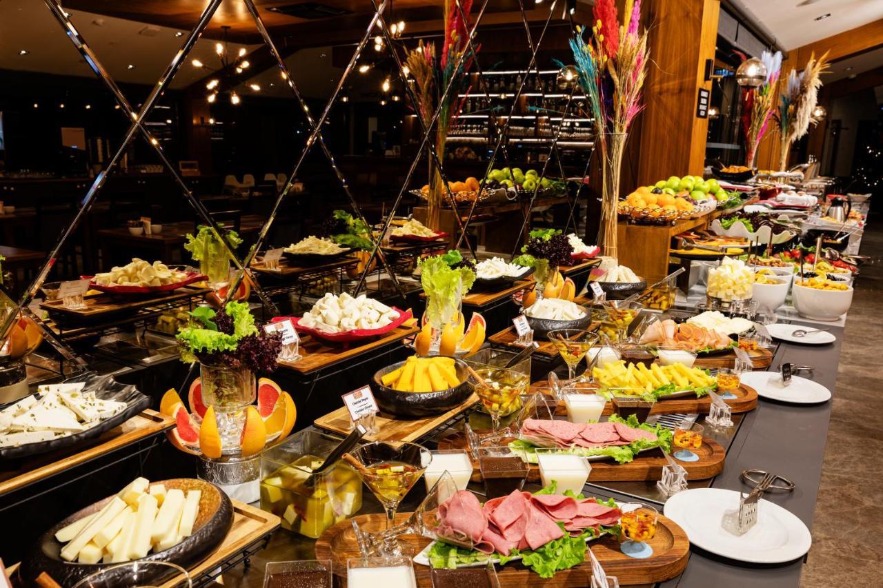 Demiray Hotel Old City Isztambul Kültér fotó A buffet at a hotel
