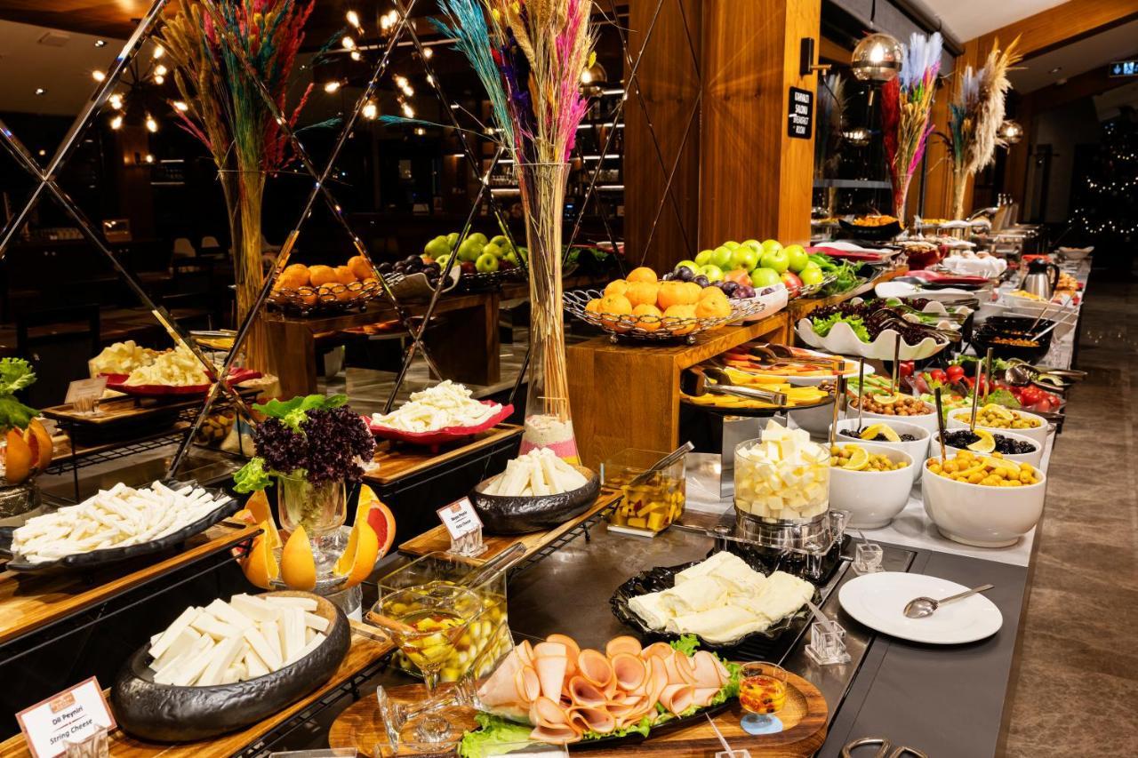 Demiray Hotel Old City Isztambul Kültér fotó A buffet at a hotel