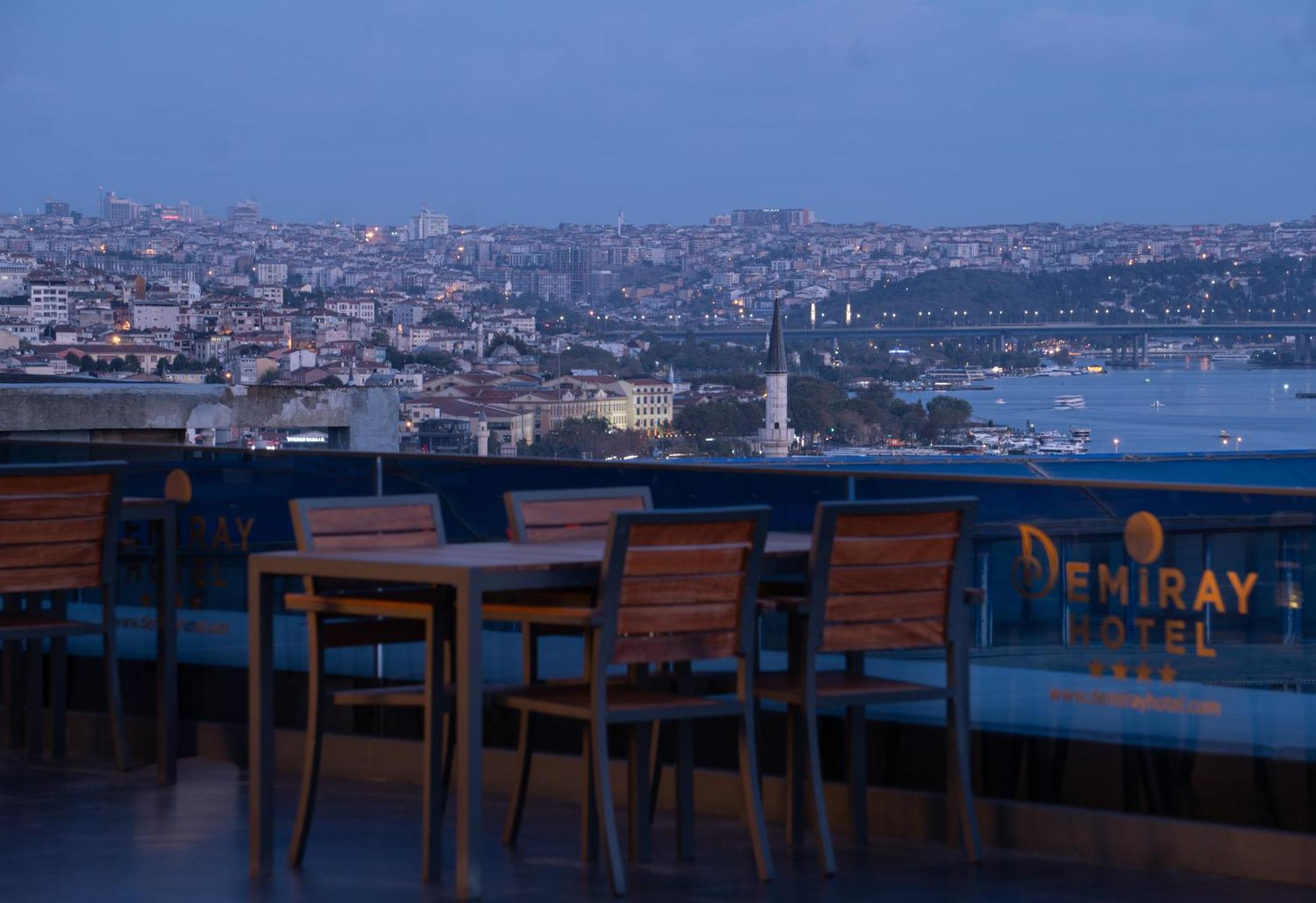 Demiray Hotel Old City Isztambul Kültér fotó View from the rooftop