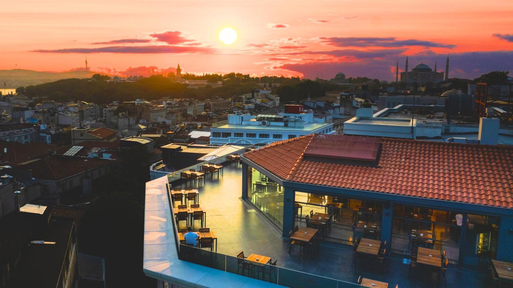 Demiray Hotel Old City Isztambul Kültér fotó The view from the rooftop of the hotel